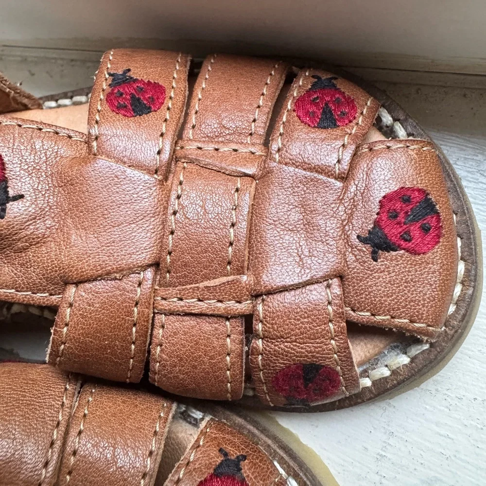 Embroidered ladybird sandals - Picture 4 of 5